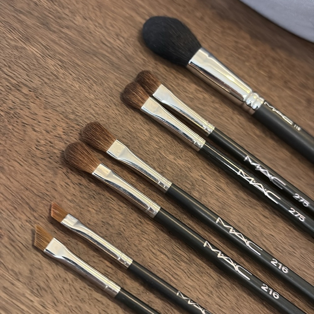 MAC Makeup Brush Set Goat/other Hair - 5 Brushes (2 in photo no longer included) - Picture 2 of 3
